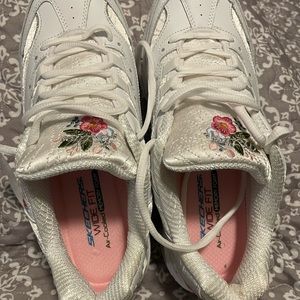 Sketchers D’Lites White shoes